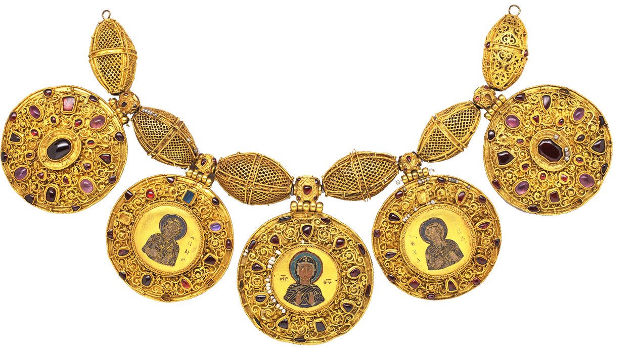 Kaulakoru riipuksilla, 1100-luvun alku tekijältä Ancient Russian Art