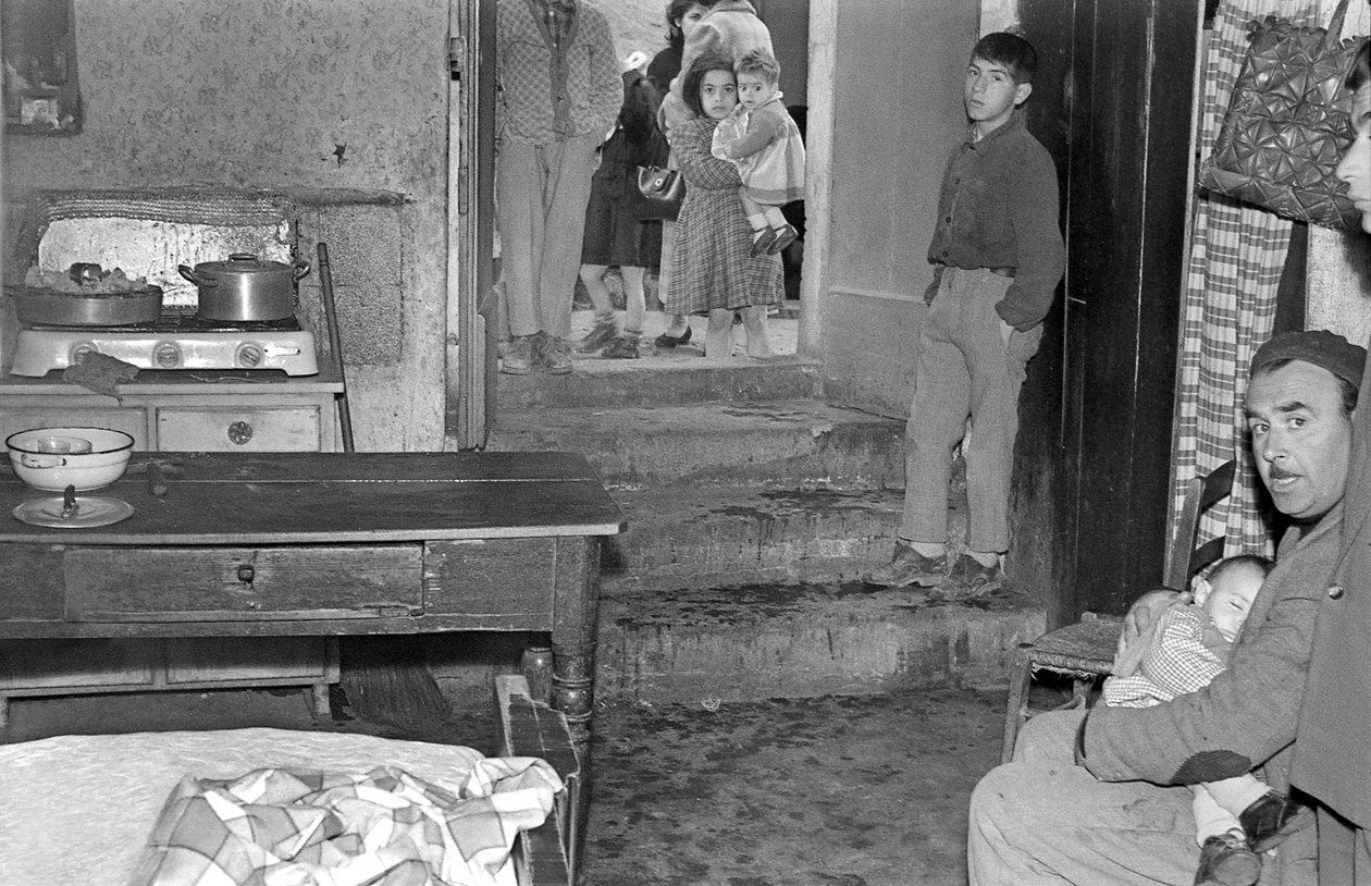 CALABRIAN FAMILY, Eurooppa tekijältä Ando Gilardi