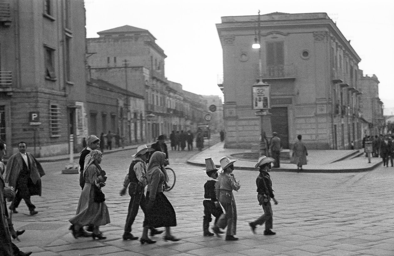 CARNIVAL PROCESSION IN CROTONE, Crotone, Crotone tekijältä Ando Gilardi
