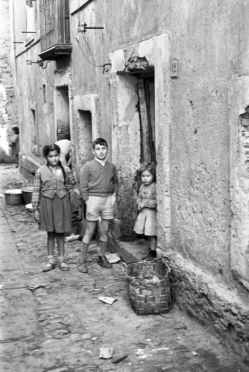 CROTONE - LAPSIA KADULLA tekijältä Ando Gilardi