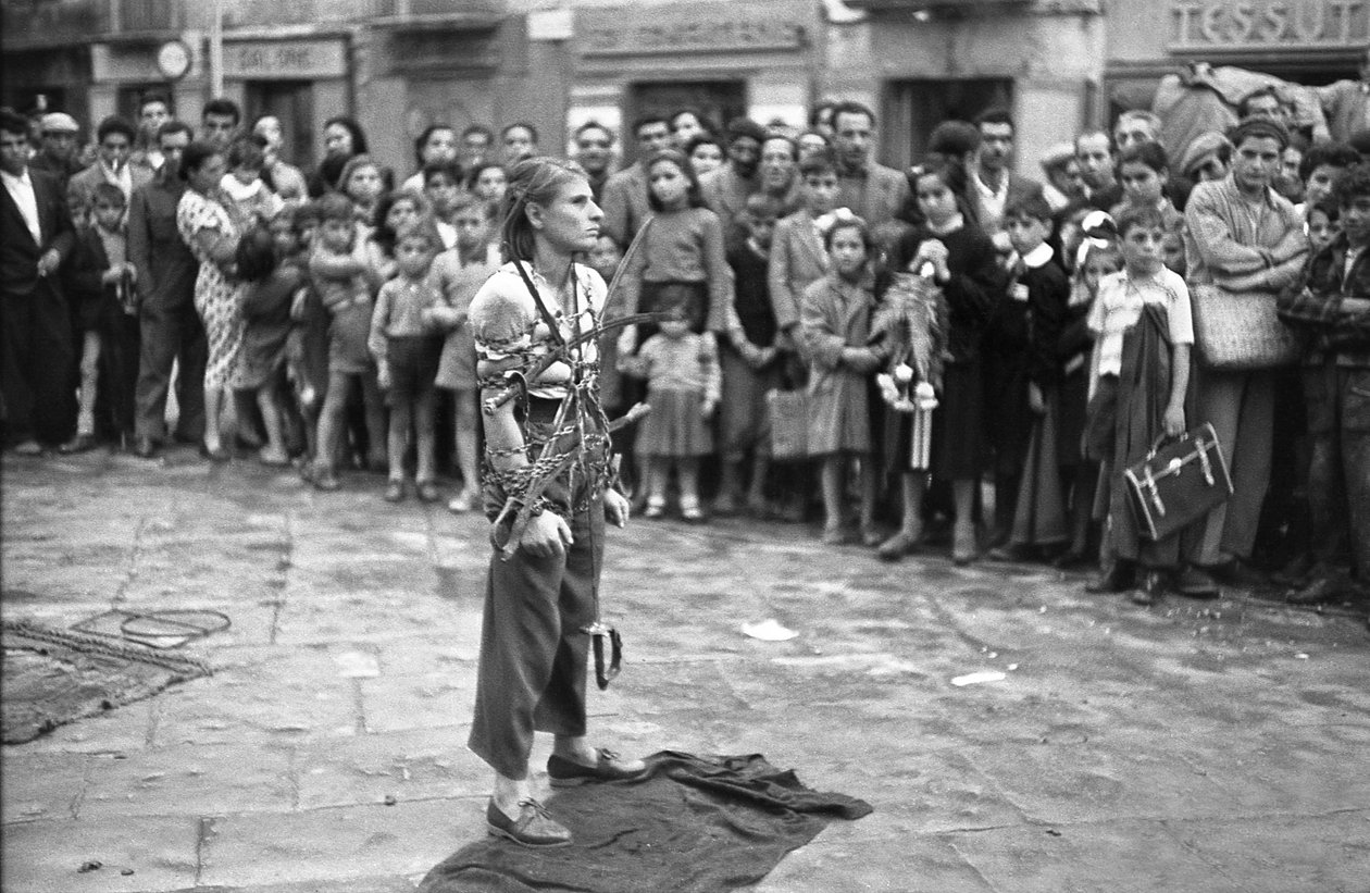 CROTONE - ESKAPOLOGIAN KYSYMYS tekijältä Ando Gilardi