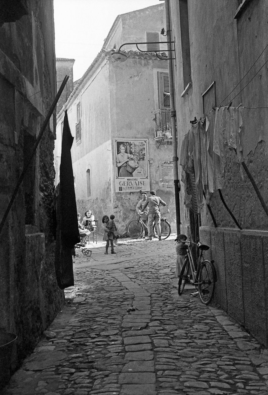 CROTONE ALLEY tekijältä Ando Gilardi