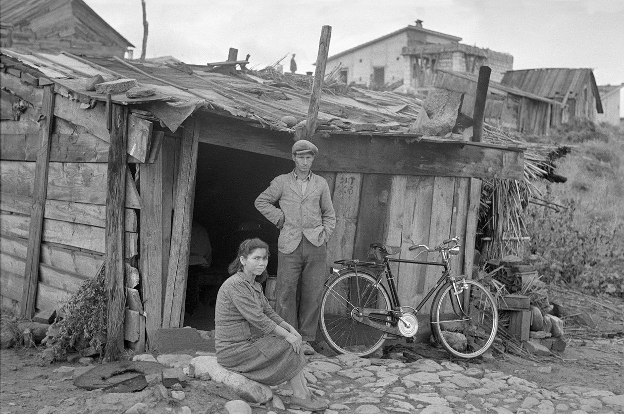 CROTONEN SLAMIN ASUKKAAT tekijältä Ando Gilardi