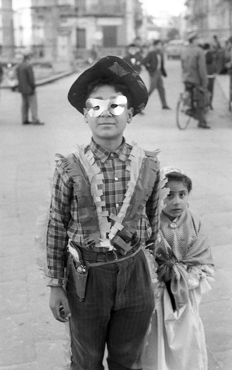 MASKS IN CROTONE, Crotone tekijältä Ando Gilardi
