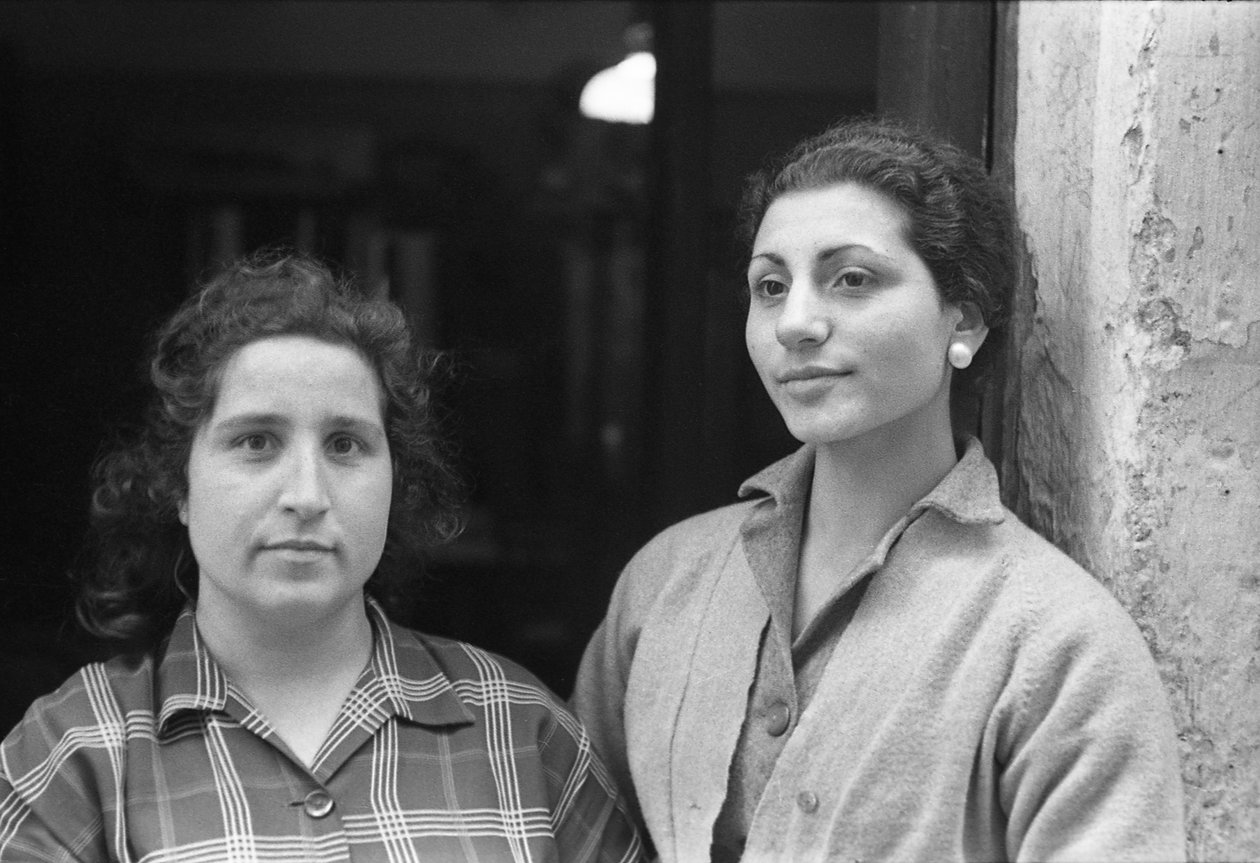 CROTONEN NAISET tekijältä Ando Gilardi