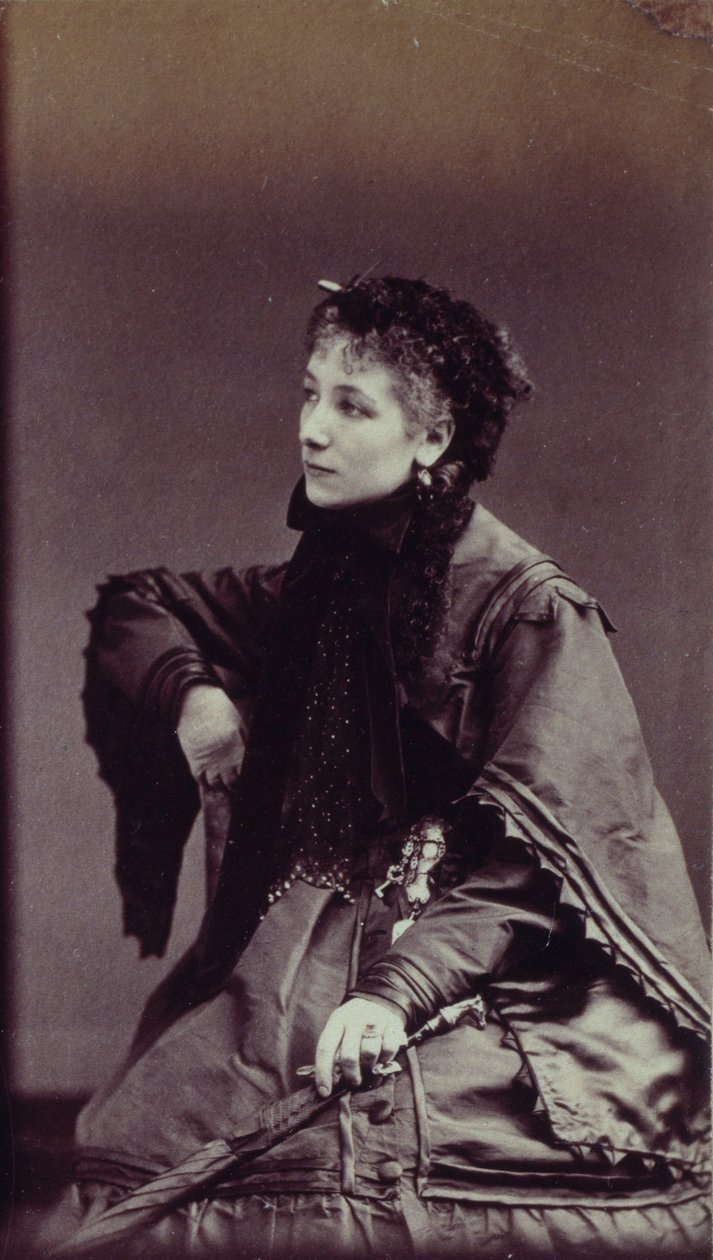 Muotokuva Sarah Bernhardtista (1844-1923) kaupunkiasussa tekijältä Andre Adolphe Eugene Disderi