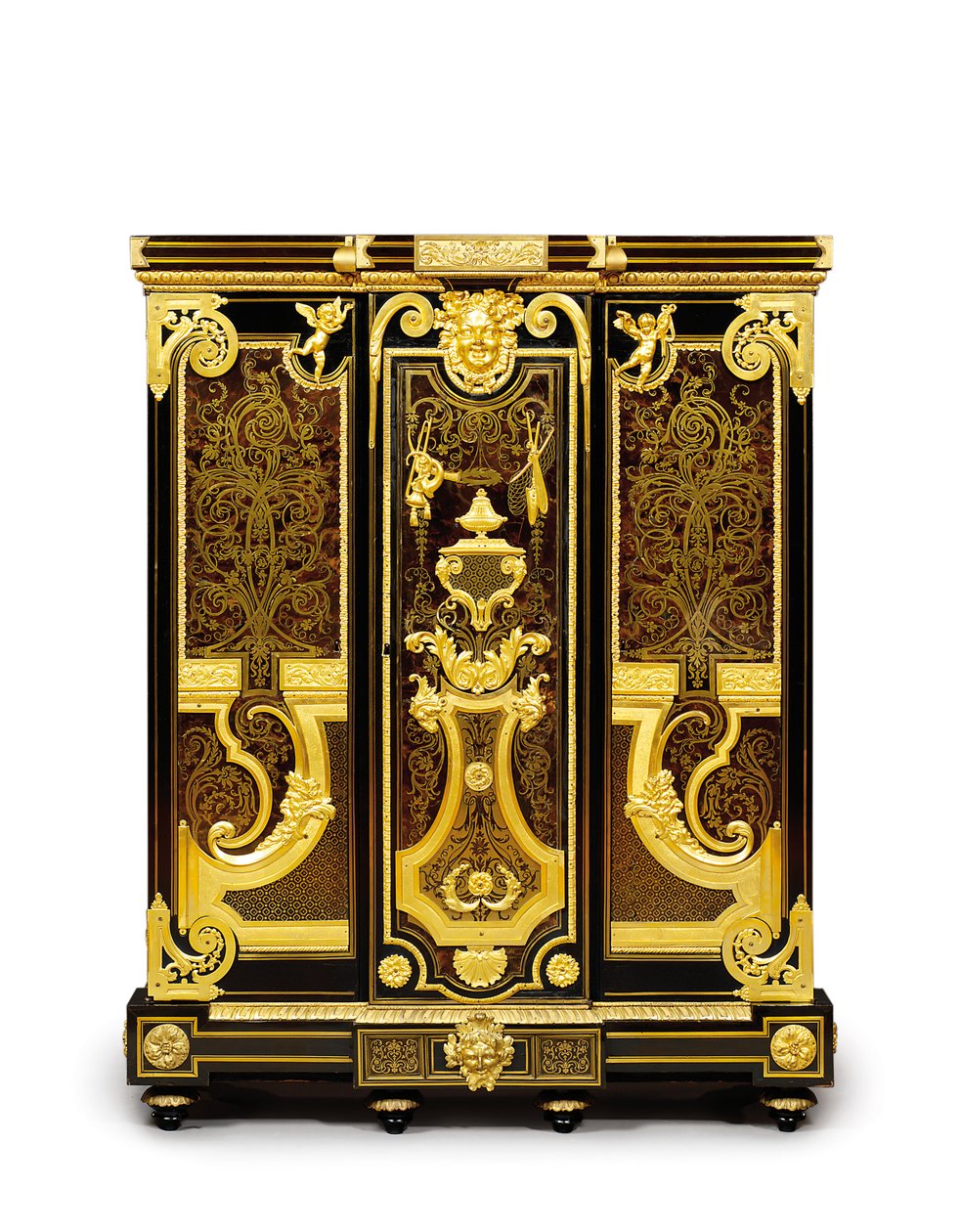 Louis XIV petit armoise, n. 1700–1710 (ormolu, messinki, kilpikonnankuori, eebenpuu ja intarsia) tekijältä Andre Charles (attr. to) Boulle