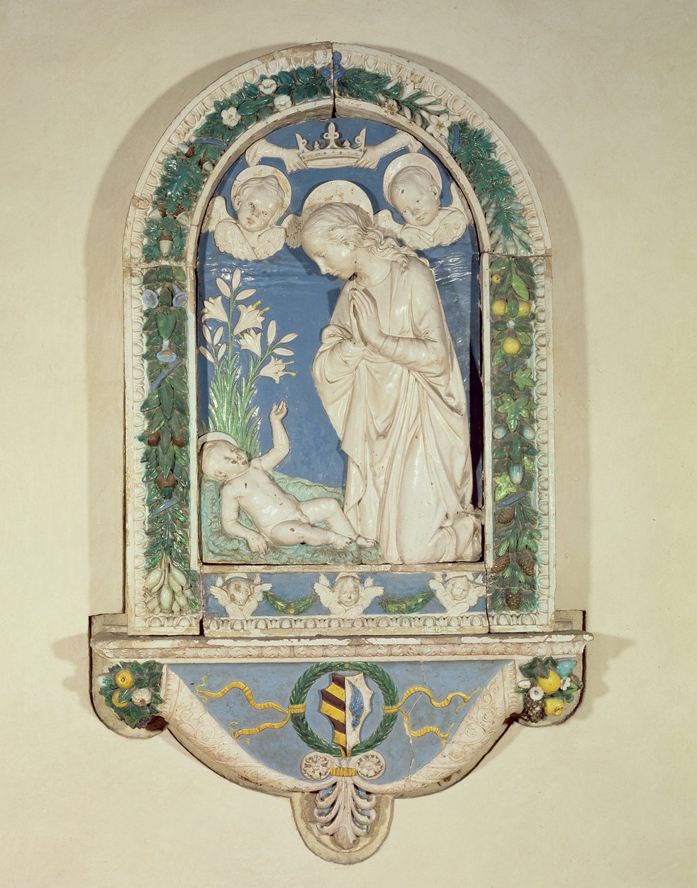 Madonna ja lapsi (monivärinen terrakotta) tekijältä Andrea Della Robbia