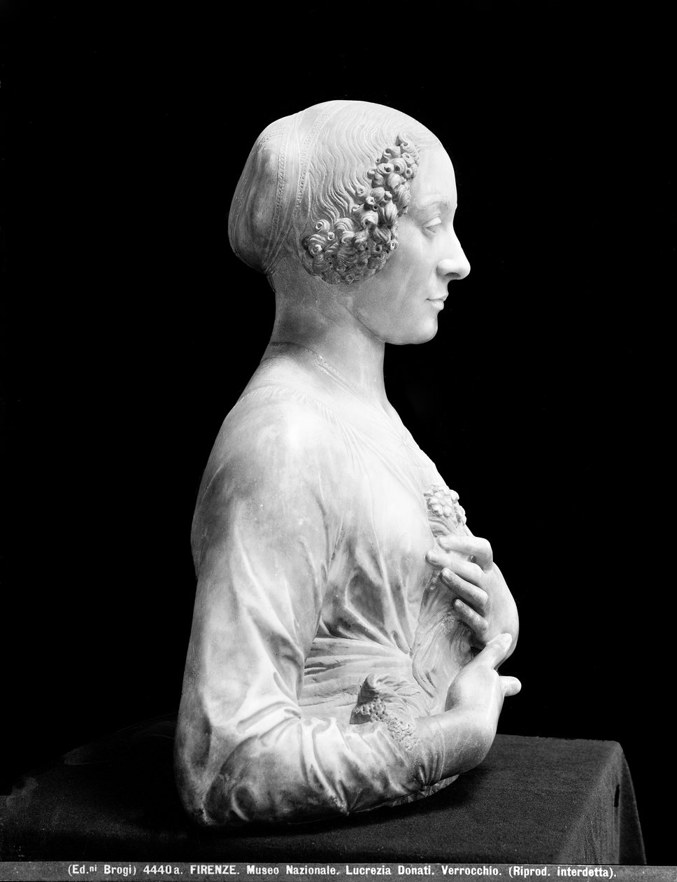 Nainen kimpun kanssa (marmori) tekijältä Andrea del Verrocchio