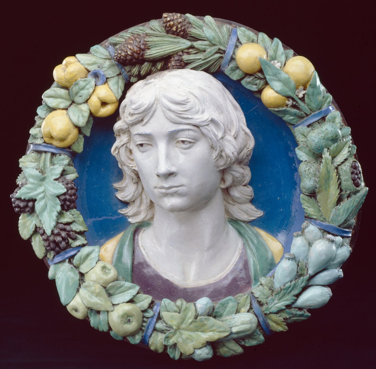 Nuorten pää (emaloitu terrakotta) tekijältä Andrea Della Robbia