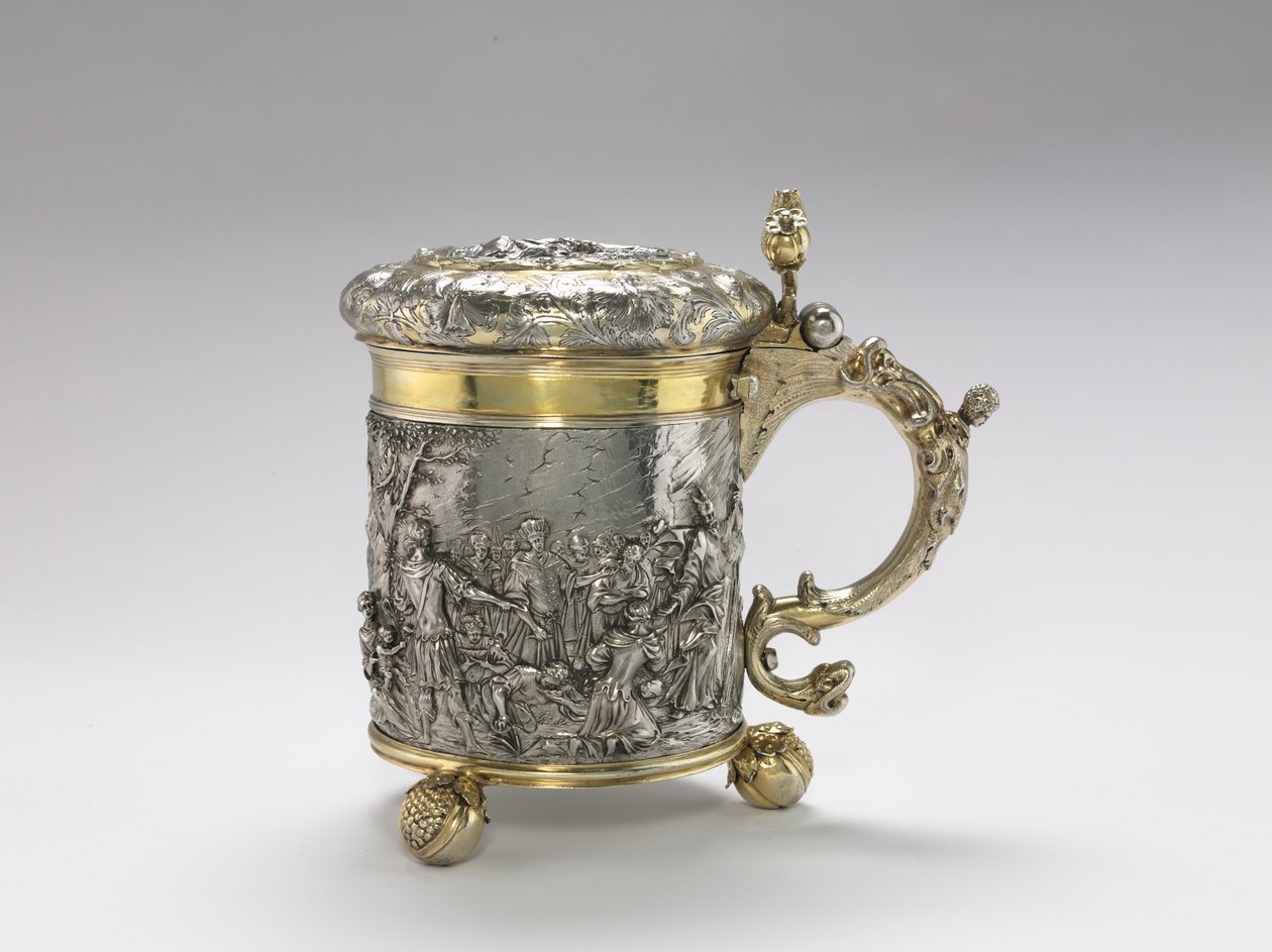 Tankard, 1600-luvun lopulla (leikattu ja saumattu hopealevy, repousse & chased ornamentti, valettu kahva ja jalat, osittain kullattu) tekijältä Andreas Brachfeldt