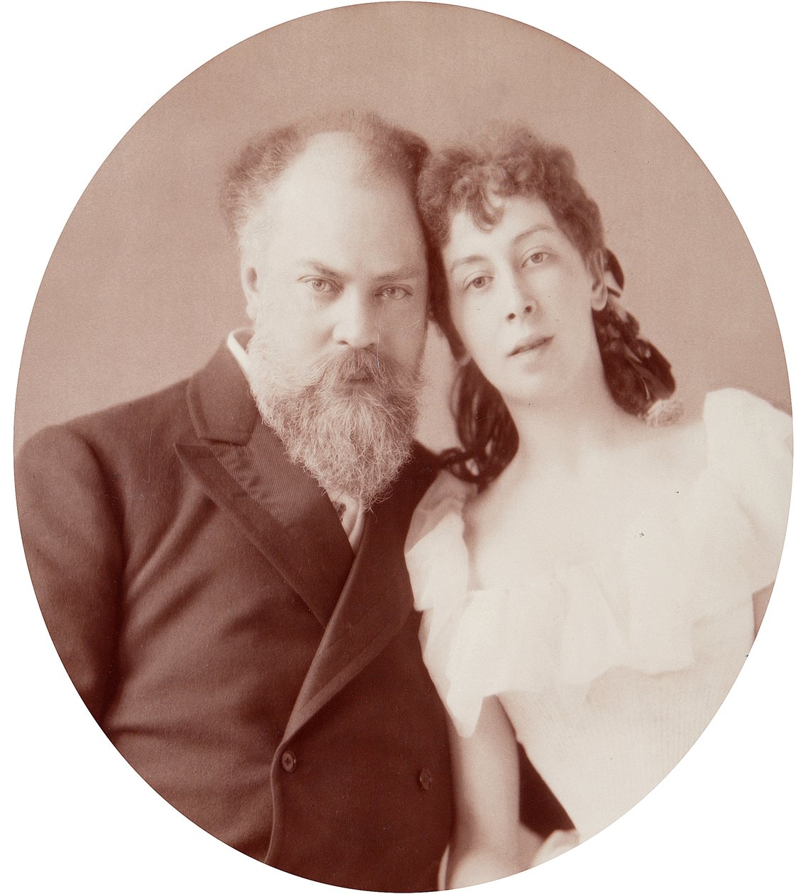 Muotokuva taiteilija Konstantin Jegorovich Makovskista (Constantin Makovski) (1839-1915) vaimonsa kanssa. Albumin Kuva: Andrei Osipovich Karelin (1837-1906) tekijältä Andrei Osipovich Karelin