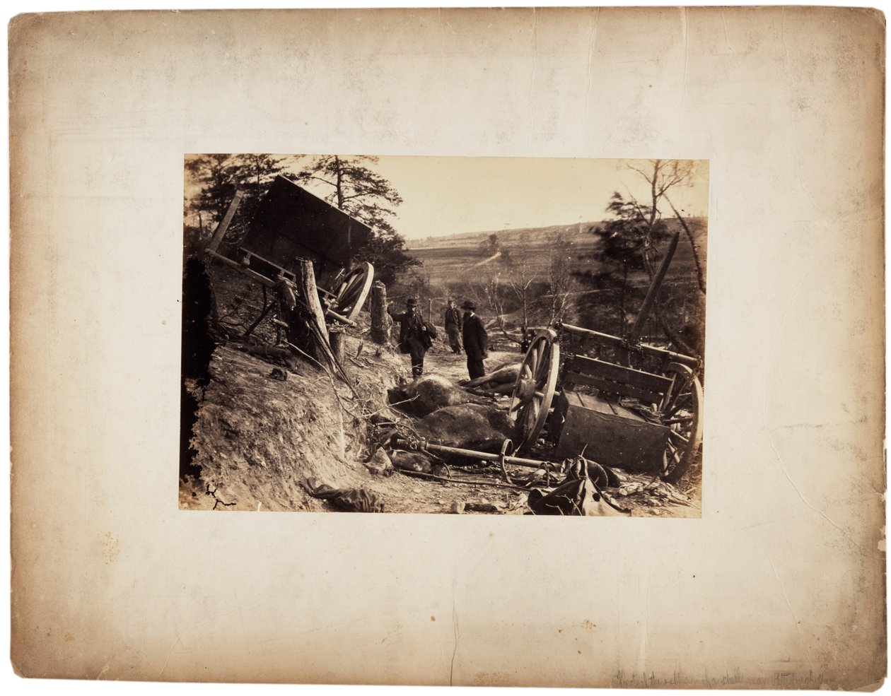 Albumiiniprintti: Kuoren räjähdyksen vaikutus, lähellä Fredericksburgia, Va., n. 1862 (seepiakuva) tekijältä Andrew Joseph Russell