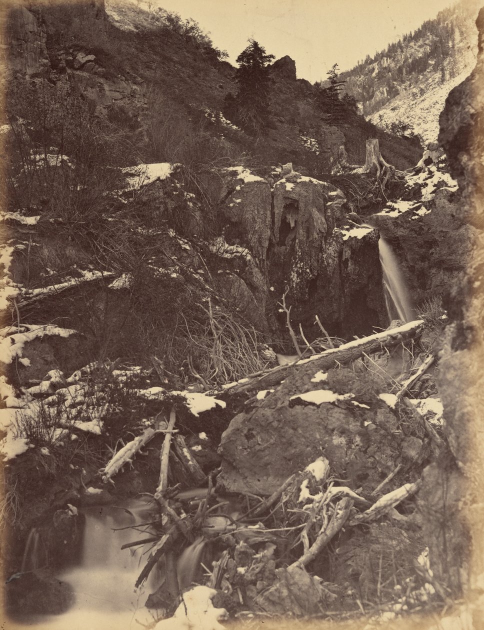 Lautanen 46. City Creek Canon, lähellä City Creek Fallsia,1869 (kuva). tekijältä Andrew Joseph Russell