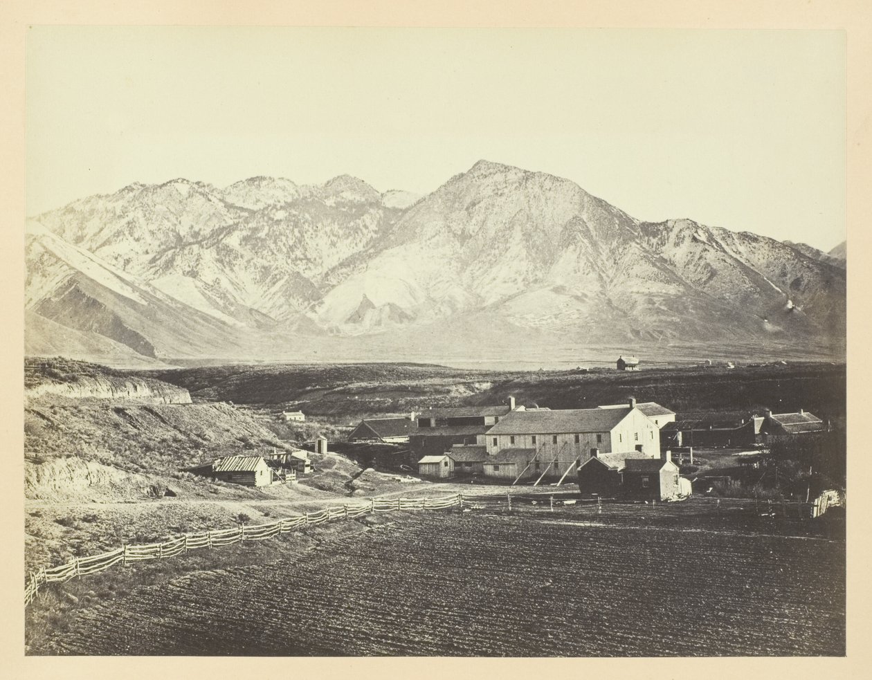 Wasatch Range of Rocky Mountains, Brigham Youngin villatehtaalta käsin katsottuna tekijältä Andrew Joseph Russell
