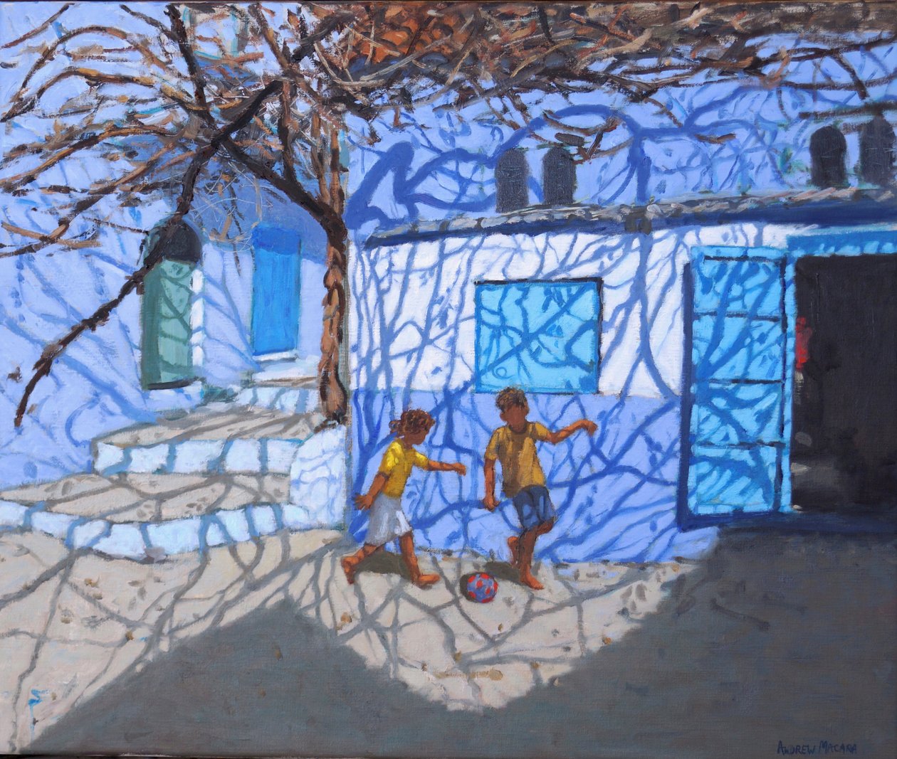 Pallopelit kadulla, Chefchaouen, Marokko, 2018, (öljy kankaalle) tekijältä Andrew Macara