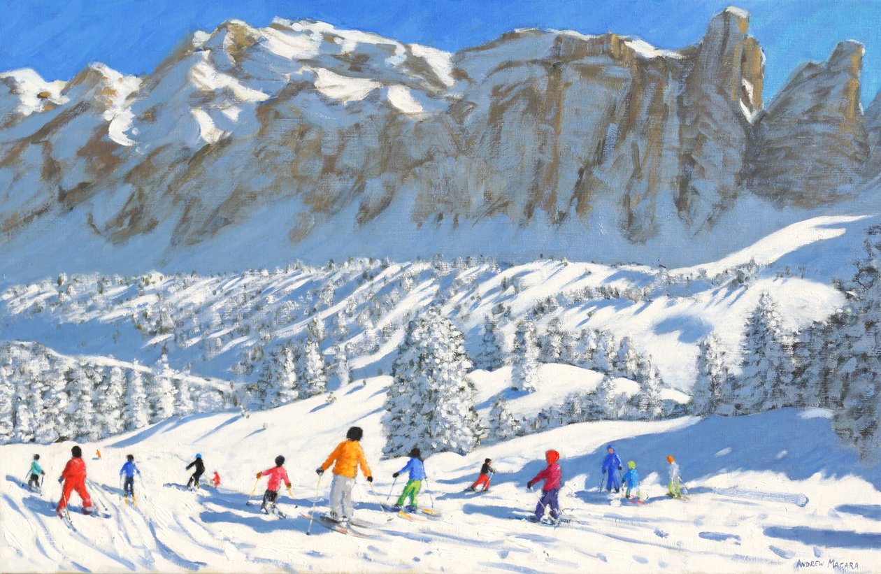 Värikkäät hiihtäjät, Val Gardena, Italia, 2019, (öljy kankaalle) tekijältä Andrew Macara