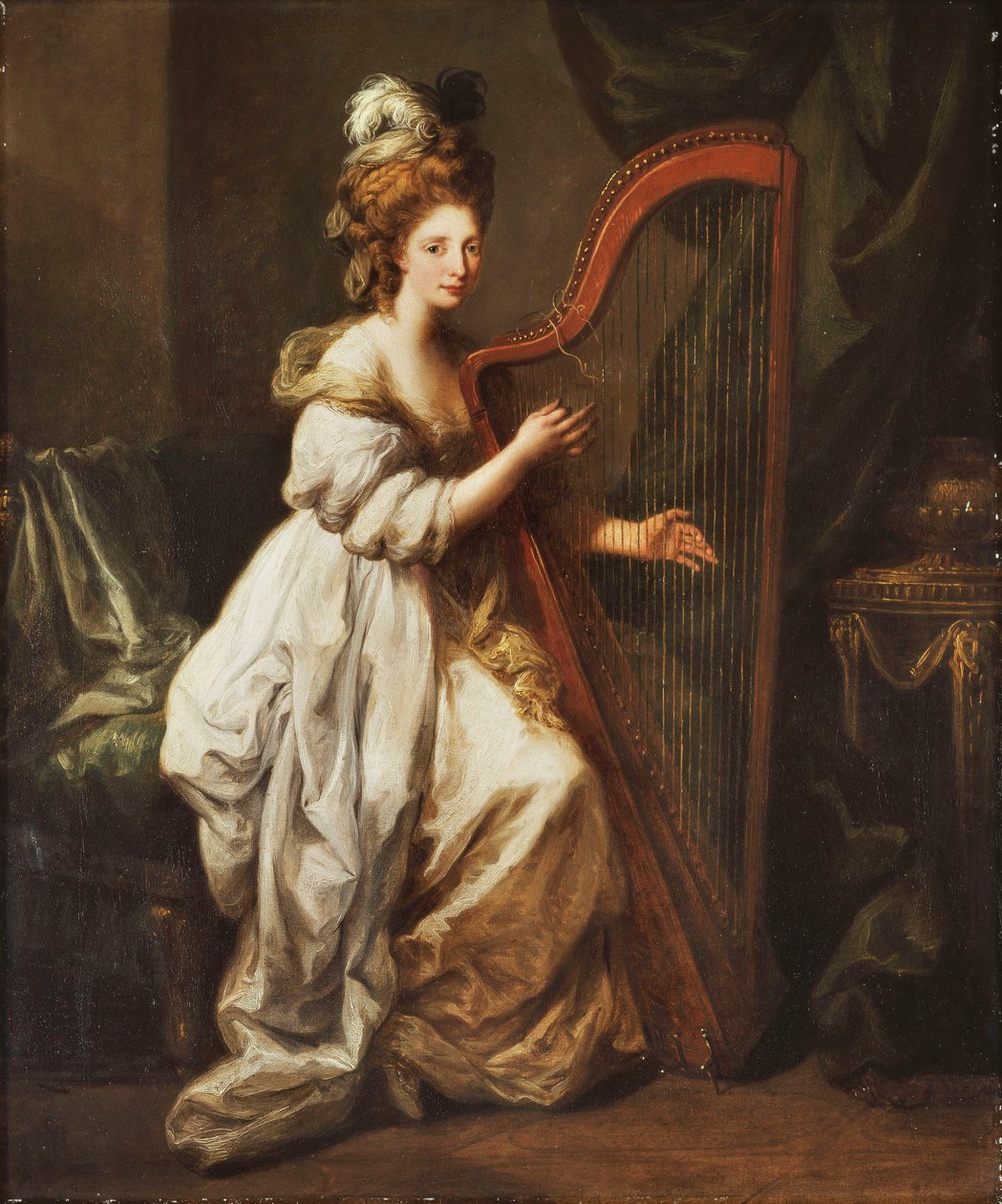 Muotokuva Elizabeth Eweristä, täyspitkä, istuu valkoisessa mekossa, jossa on keltainen huivi, soittaa harppua, sisätiloissa, n. 1768-73 tekijältä Angelica Kauffmann