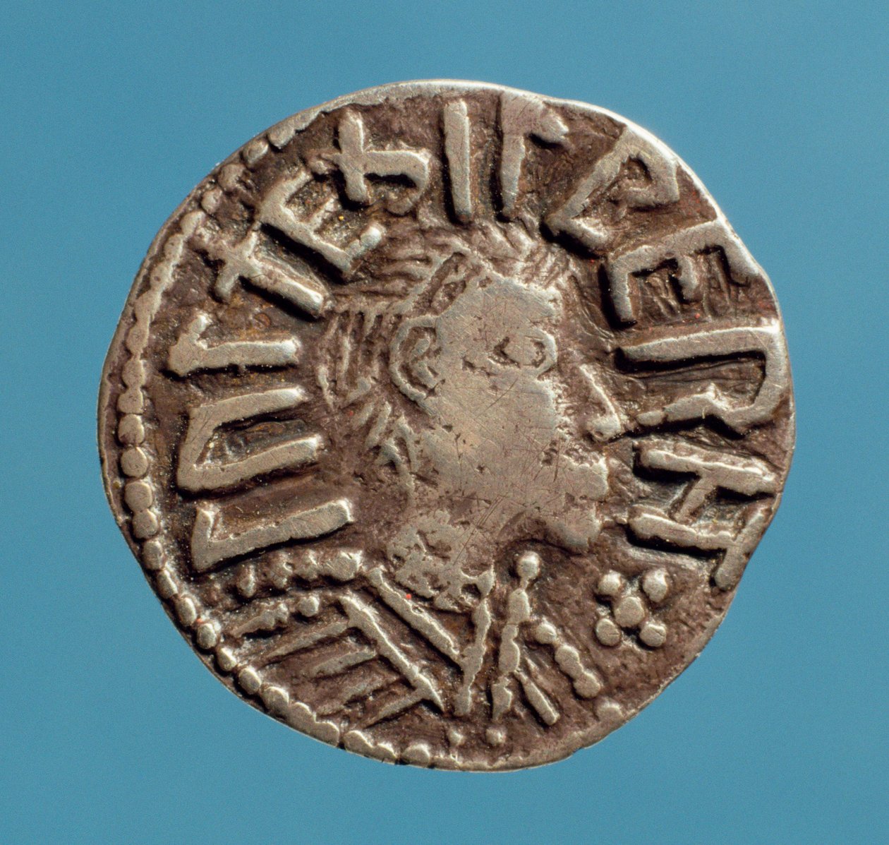 Penny (kääntöpuoli) Aethelberhtistä (d.794) Itä-Anglian anglosaksinen kuningas. (hopea) tekijältä Anglo Saxon