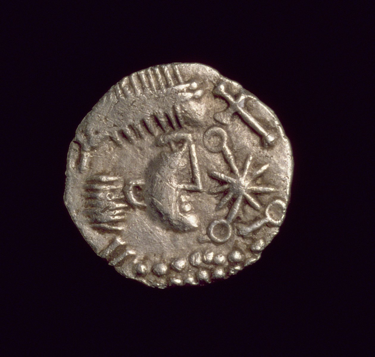 Thrymsa, riimu "Constantine" -tyyppinen (kääntöpuoli) (kulta) (kääntöpuoli katso 168079) tekijältä Anglo Saxon