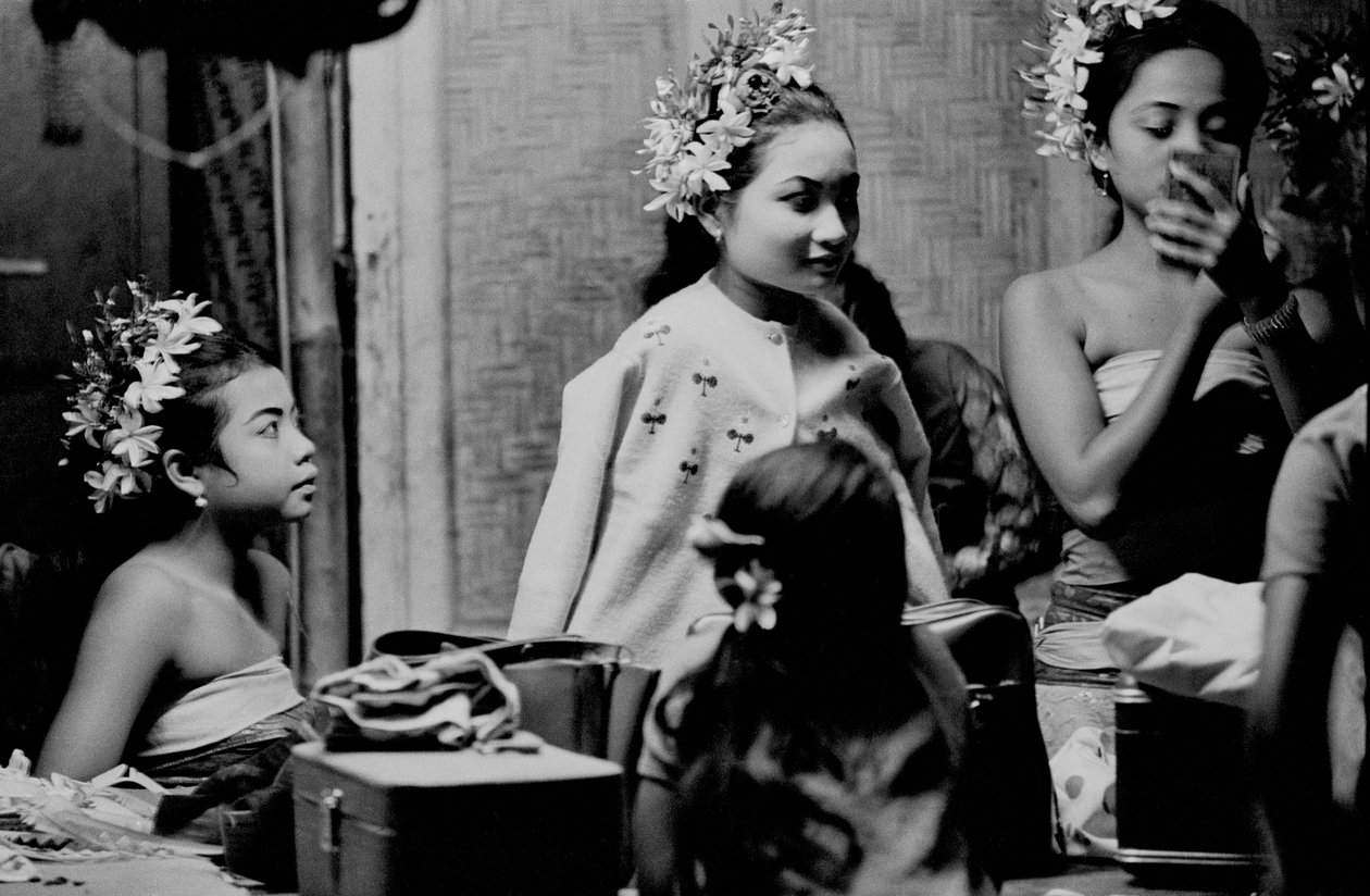 Bali Dancers, Tandjung Sari Hotel, Sanur tekijältä Angus Forbes
