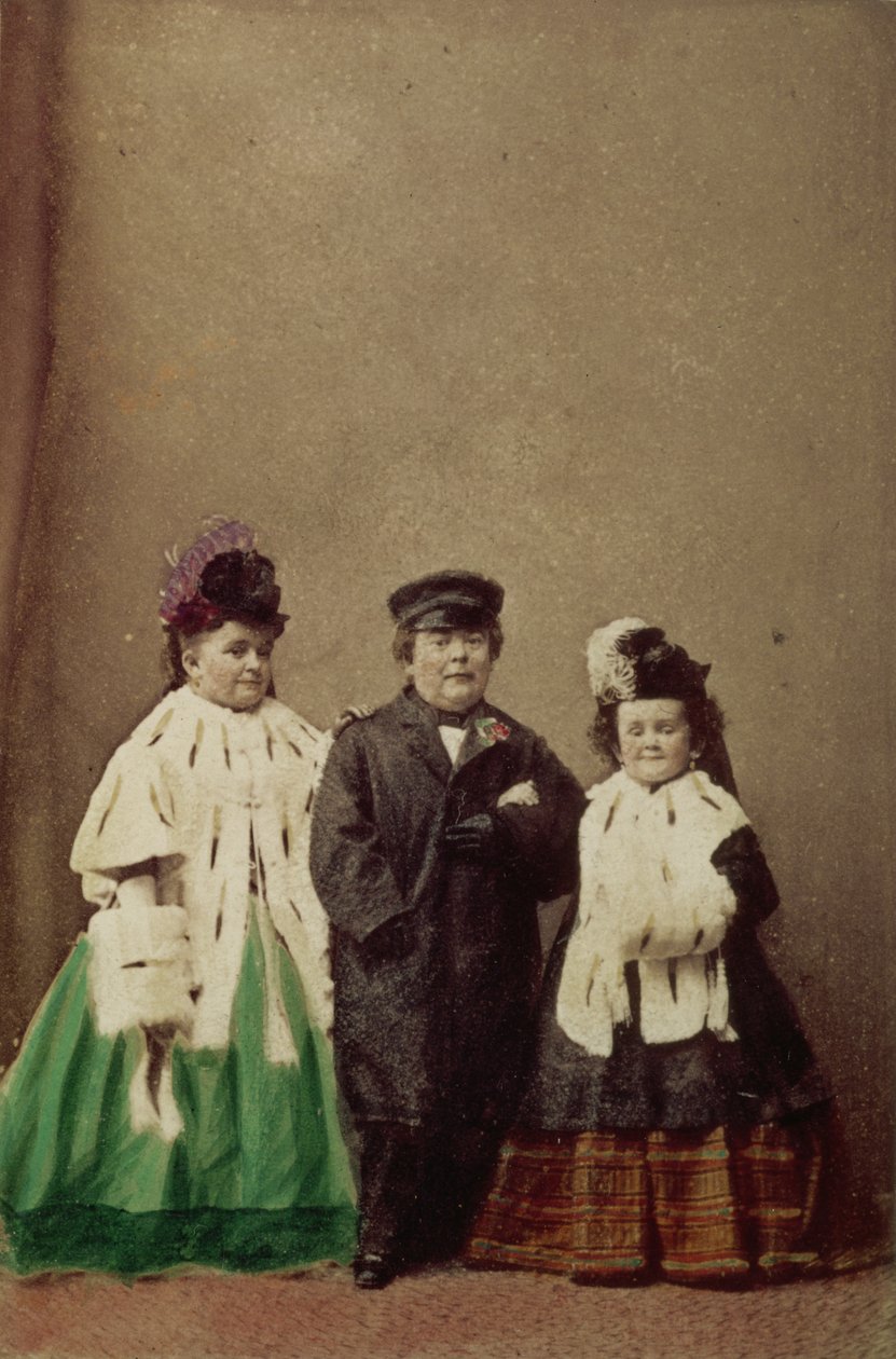 Charles Sherwood Stratton, joka tunnetaan nimellä kenraali Tom Thumb (1838-83), vaimonsa Lavinian (s. Warren) (1841-1919) ja kälynsä kanssa, muotokuva tekijältä Unbekannt Unbekannt