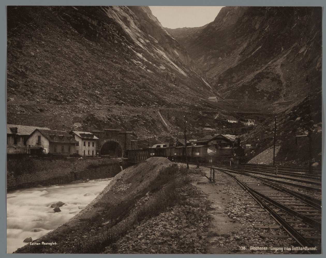 Sisäänkäynti Göschenen Gotthard-tunneliin Göschenen, eingang i/das Gotthardtunnel (otsikko esineessä) tekijältä Anonymous