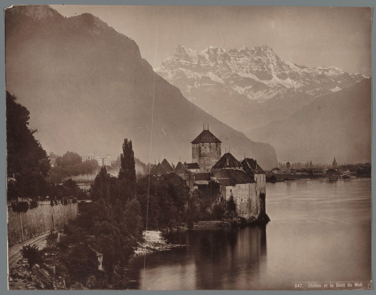 Chillonin linna Genevejärvellä, Dents du Midi etäisyydellä Chillon et la Dent du Midi (otsikko esineessä) tekijältä Anonymous