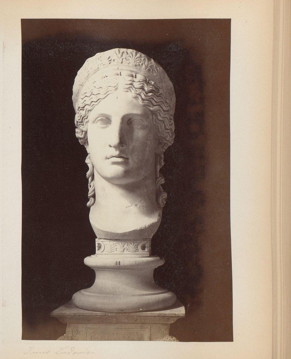 Veistos Juno Ludovisi Palazzo Altempsissa Roomassa, Italiassa Juno Ludovisi (otsikko esineessä) tekijältä Anonymous