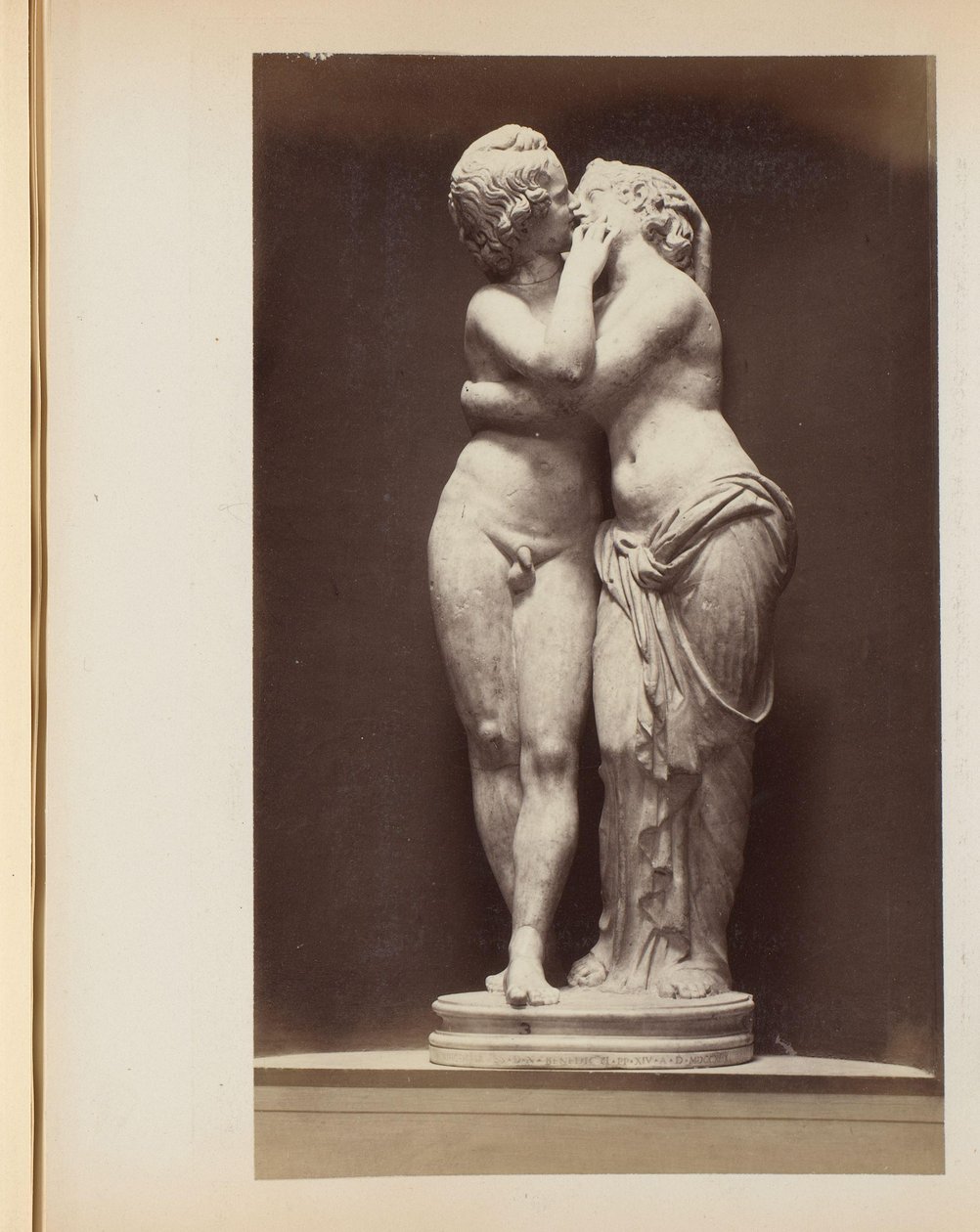 Amorin ja Psychen veistos Capitoline-museoissa Roomassa, Italiassa tekijältä Anonymous