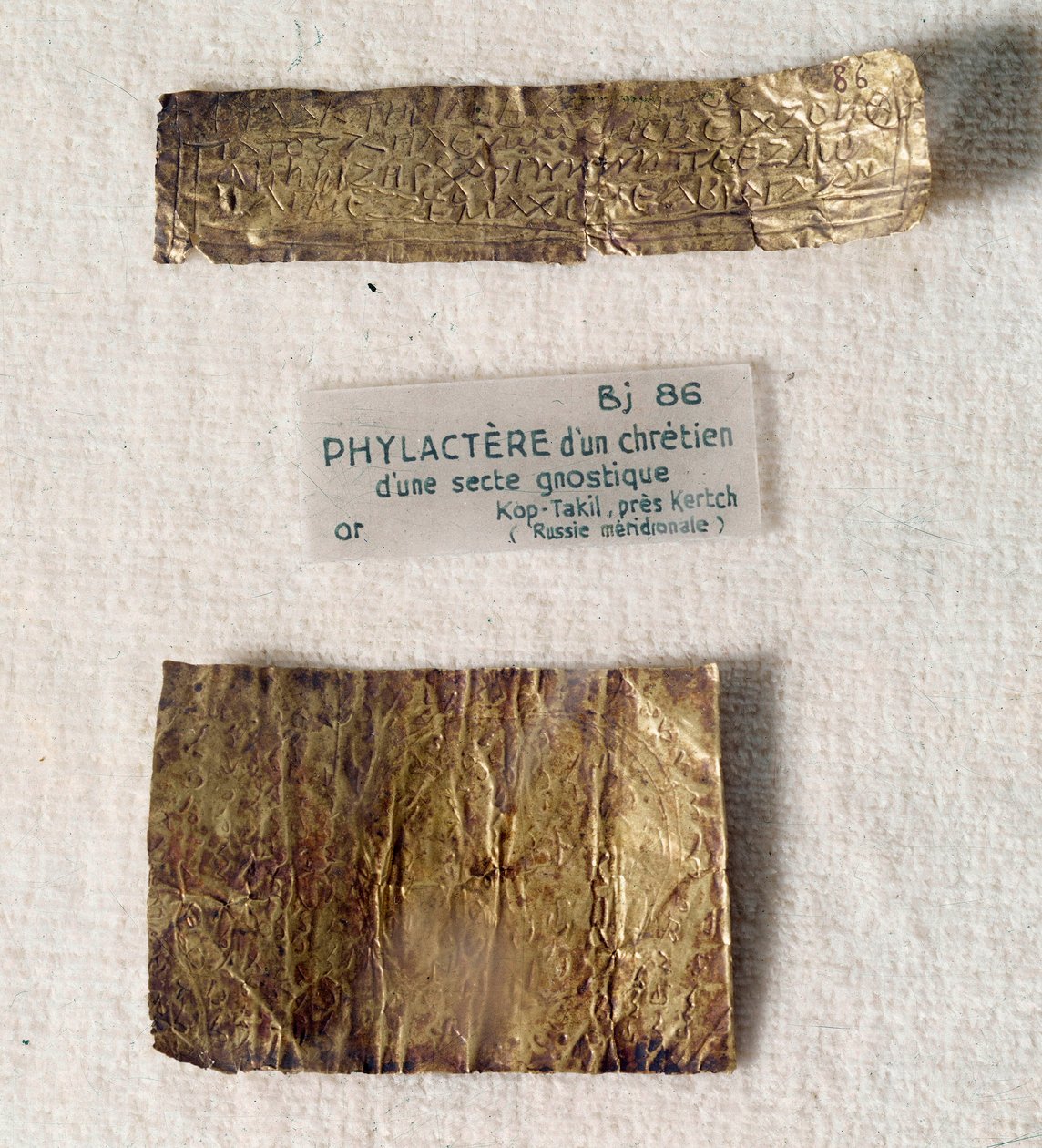 Kristillinen antiikki: gnostilaisen lahkon kristityn kultainen phylactere (pergamentin pala). Kerchistä, Kop-Takilin (Ukraina muinaisen Kreikan) paikalta. Louvre-museo, Pariisi tekijältä Anonymous Anonymous