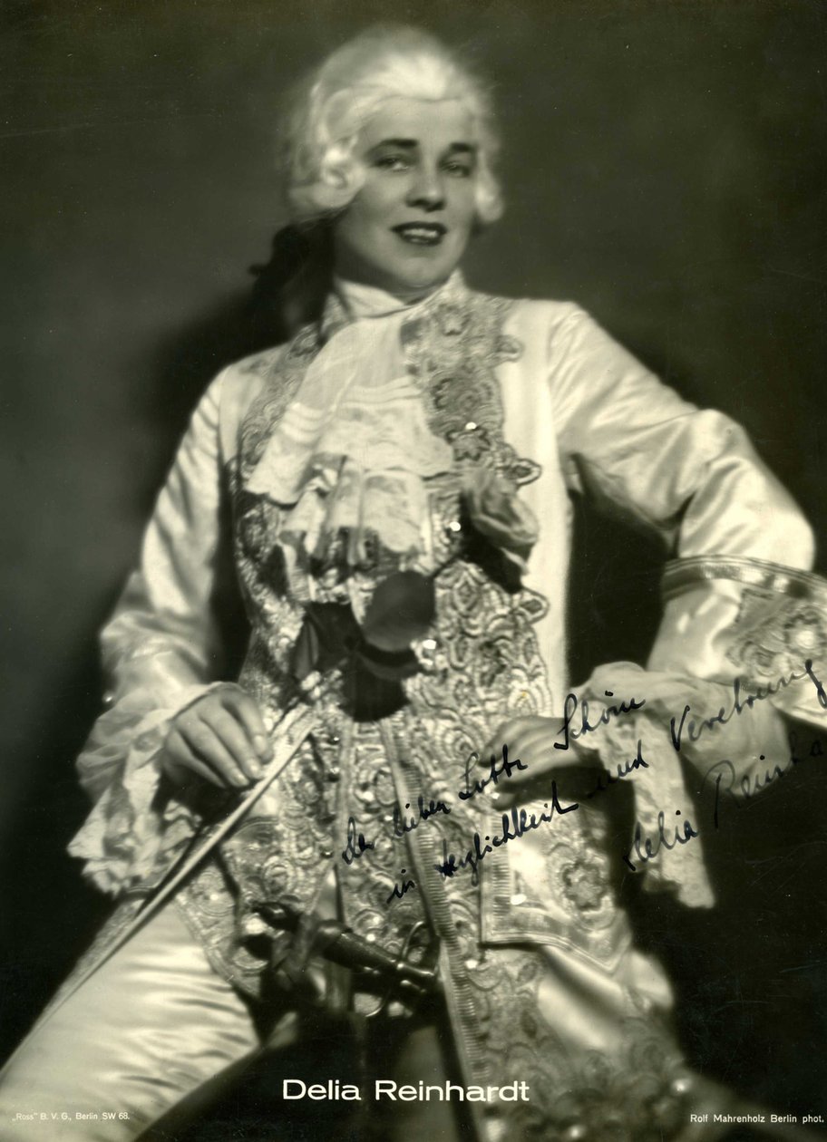 Delia Reinhardt (1892-1974) Wolfgang Amadeus Mozartin teoksessa The Marriage of Figaro, Anonymous tekijältä Anonymous Anonymous