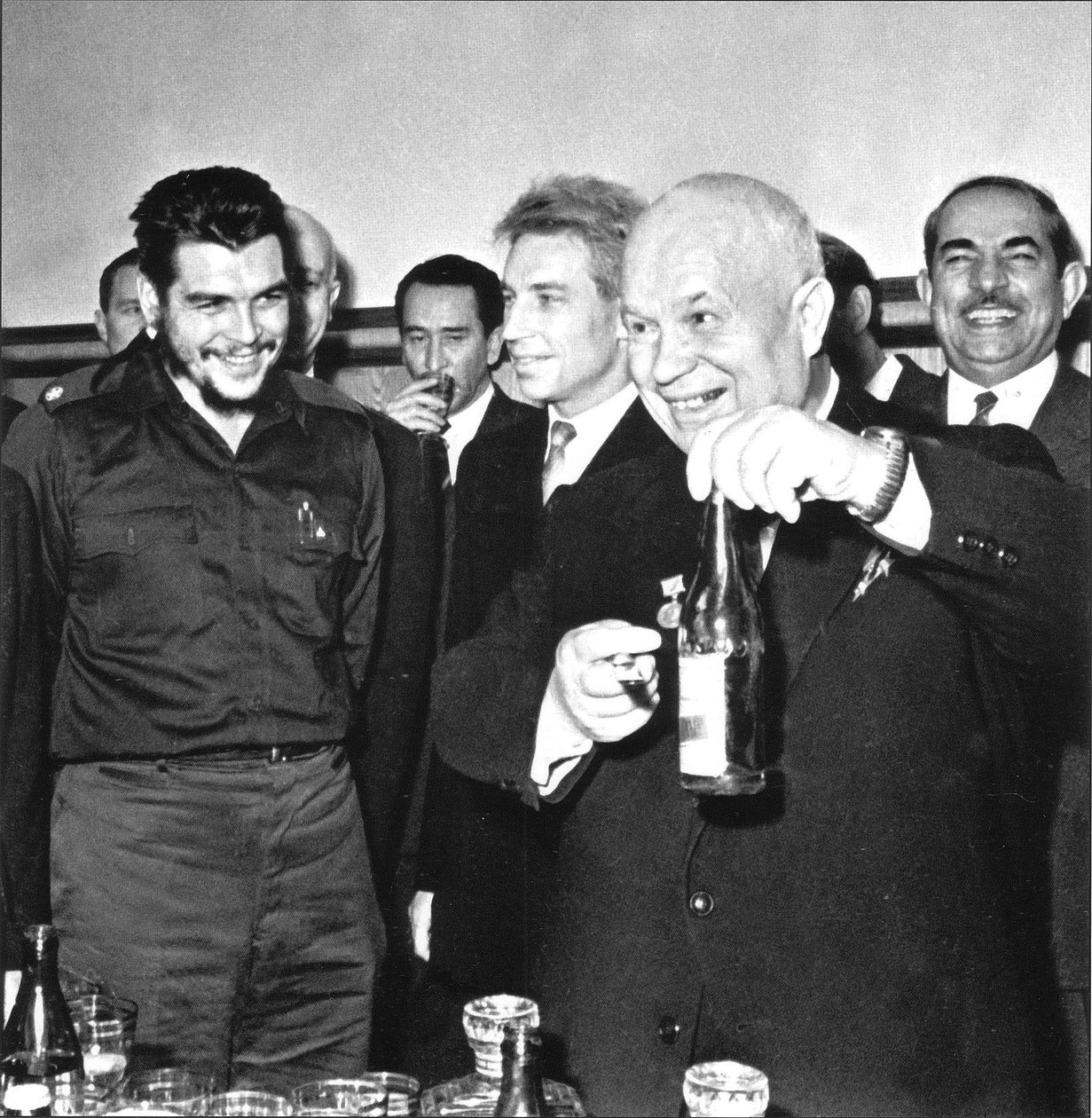 Ernesto Che Guevara (1928-1967) ja Nikita Hruštšov (Hruštšov) (1894-1971) Mostsovissa, Anonymous. Valokuvaaja tekijältä Anonymous Anonymous