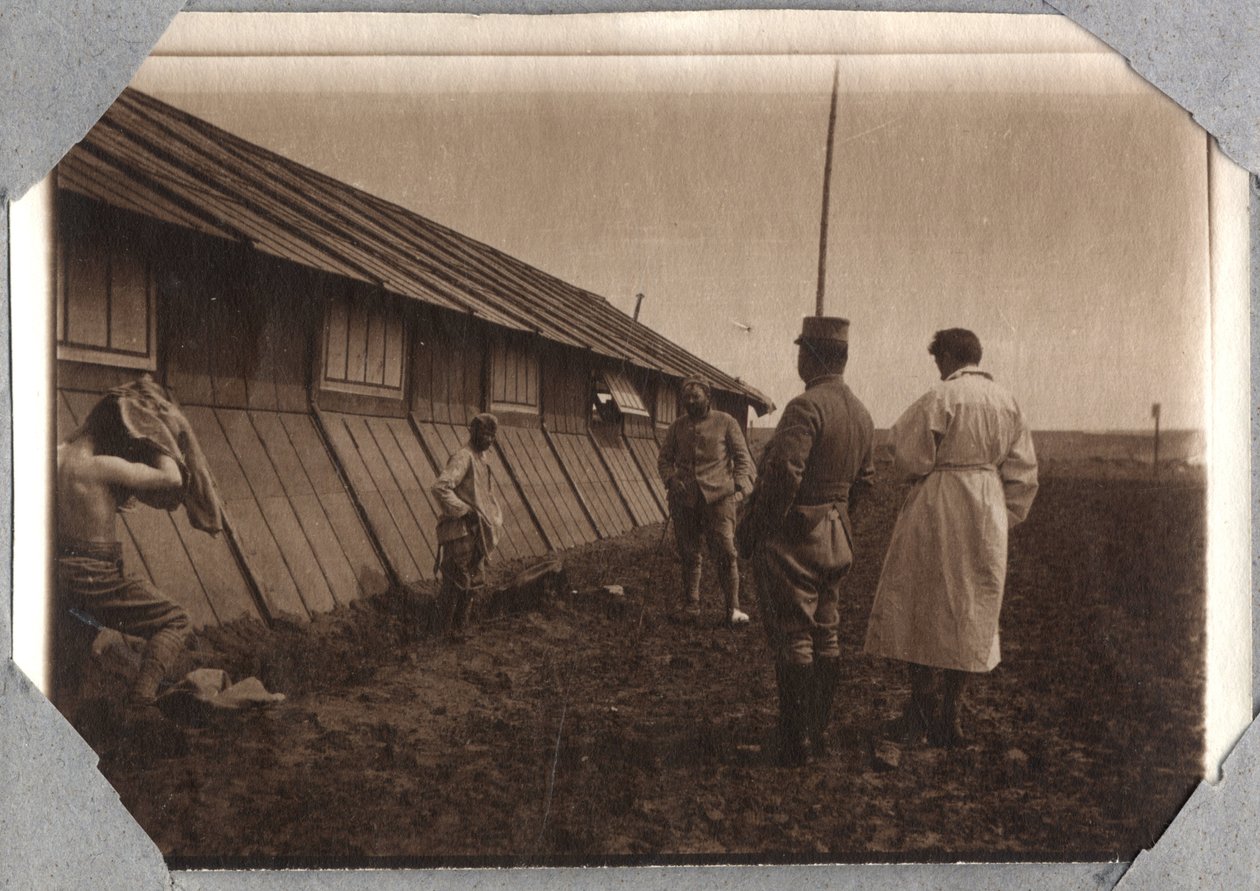 Ensimmäinen maailmansota 1914-1918: etsi päitä reunoista, Couvillen leiri Englannin kanaalissa, Ala-Normandia (Ala-Normandia), Ranska. Anonyymi valokuvaus toukokuu 1917. Yksityiskokoelma, Stella. tekijältä Anonymous Anonymous