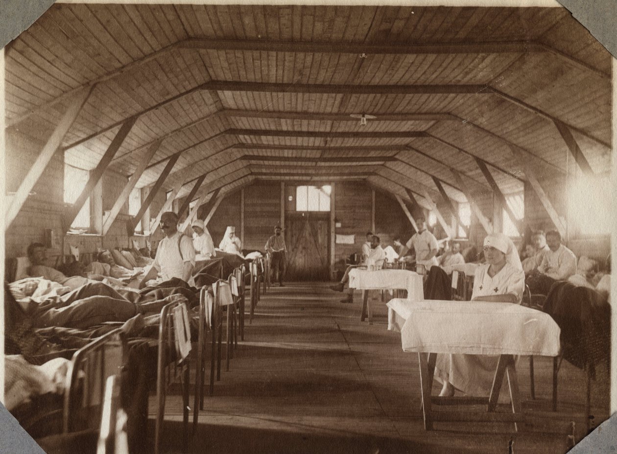 Ensimmäinen maailmansota 1914-1918: Ranskan punaisen ristin (punaisen ristin) haavoittuneet sotilaat ja sairaanhoitajat, Couvillen leiri Englannin kanaalissa, Ala-Normandia (Ala-Normandia), Ranska. Nimetön valokuva Heinäkuu 1917. Yksityiskokoelma, Stella. tekijältä Anonymous Anonymous