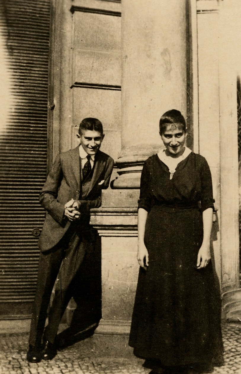 Franz Kafka (1883-1924) sisarensa Ottlan (1892-1943) kanssa ennen Oppelt Housea Prahassa par Anonymous, n. 1914 - Valokuva - Yksityinen kokoelma tekijältä Anonymous Anonymous
