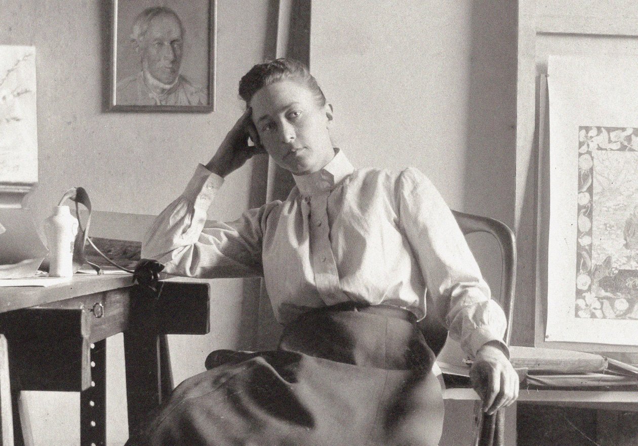 Hilma af Klint työhuoneessaan Hamngatanilla Tukholmassa, n. 1895 (valokuva) tekijältä Anonymous Anonymous