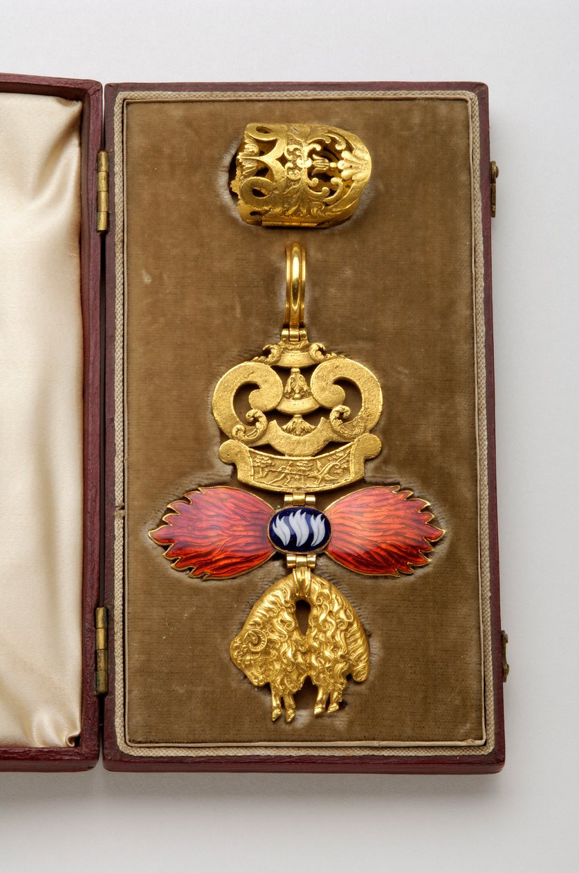 Kultaisen fleecen ritarikunta: Espanjalainen Golden Fleece - Arthur Wellesleylle (1769-1852) kuuluva merkki - Oavers - Valmistaja Hamlet (Lontoo) - 1800-luvun debyytti - Kulta ja emalit - Korkeus: 7,8 cm; L: 5,6 cm; Paino: 38 g - Alkuperäinen kotelo viinin tekijältä Anonymous Anonymous