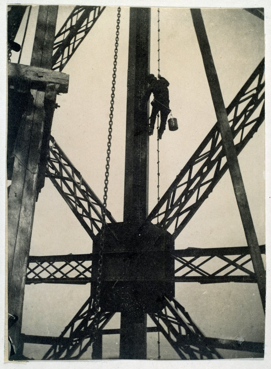 Taidemaalari Eiffel-tornissa vuonna 1889, Pariisi tekijältä Anonymous Anonymous