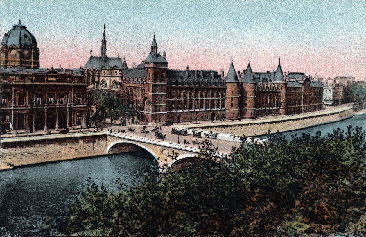 Pariisi: ulkonäkymä Ile de la Citen Conciergesta ja sillasta au Change. Valokuva vuodelta 1920 Pariisin kaupungin "" Artistic Album -albumissa". Yksityinen kokoelma. tekijältä Anonymous Anonymous