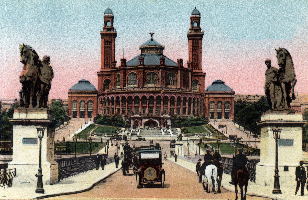 Pariisi: ulkokuva Palais du Trocaderosta ja Ienan sillasta. Valokuva vuodelta 1920 Pariisin kaupungin "" Artistic Album -albumissa". Yksityinen kokoelma. tekijältä Anonymous Anonymous