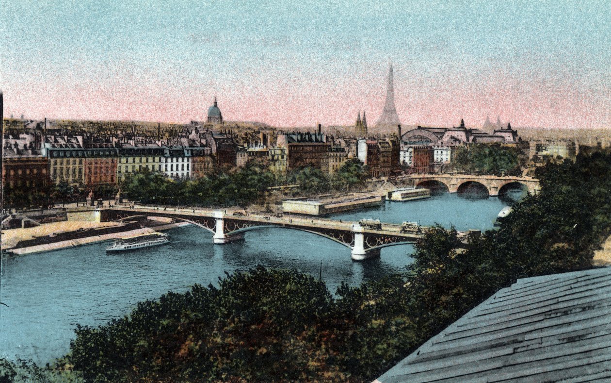 Pariisi: Panoraama Seinen ja Eiffel-torni taustalla. Valokuva vuodelta 1920 Pariisin kaupungin "" Artistic Album -albumissa". Yksityinen kokoelma. tekijältä Anonymous Anonymous