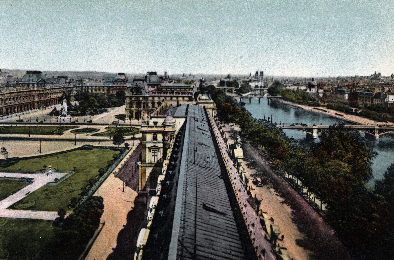 Pariisi: panoraama kohti Louvrea. La Seine ja Cathedrale Notre Dame (Notre-Dame), oikealla. Valokuva vuodelta 1920 Pariisin kaupungin "" Artistic Album -albumissa". Yksityinen kokoelma. tekijältä Anonymous Anonymous