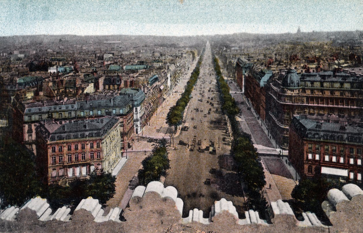 Pariisi: näkymä Avenue des Champs Elysees -kadulle (Champs-Elysees) otettuna Riemukaarelta, Place de l