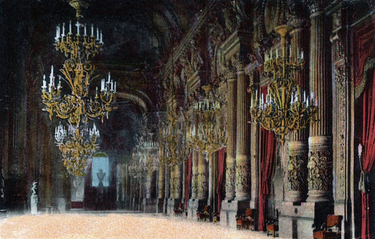 Pariisi: näkymä Opera Garnierin suureen aulaan. Valokuva vuodelta 1920 Pariisin kaupungin "" Artistic Album -albumissa". Yksityinen kokoelma. tekijältä Anonymous Anonymous