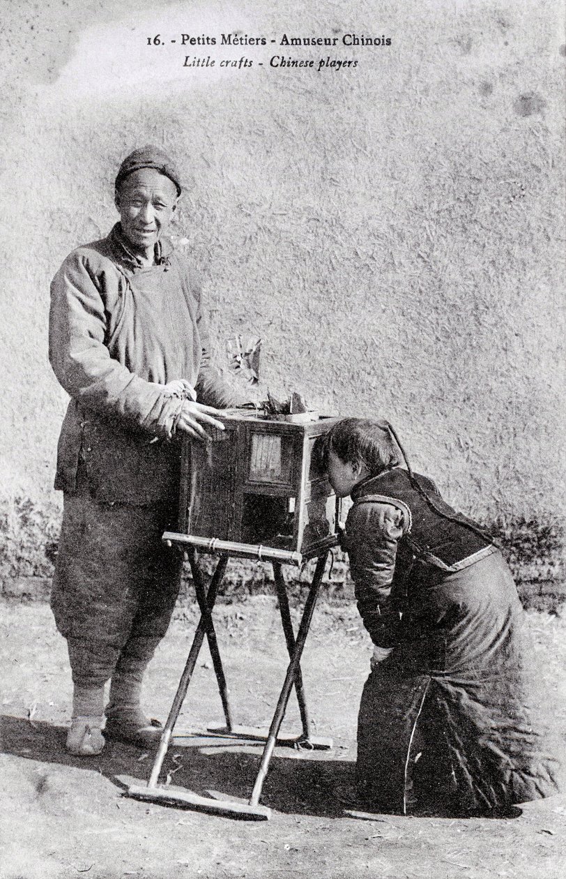 Petity metier: matkustava viihdyttäjä kuvalaatikon kanssa 1900-luvun alun valokuvaus - Yksityiskokoelma tekijältä Anonymous Anonymous