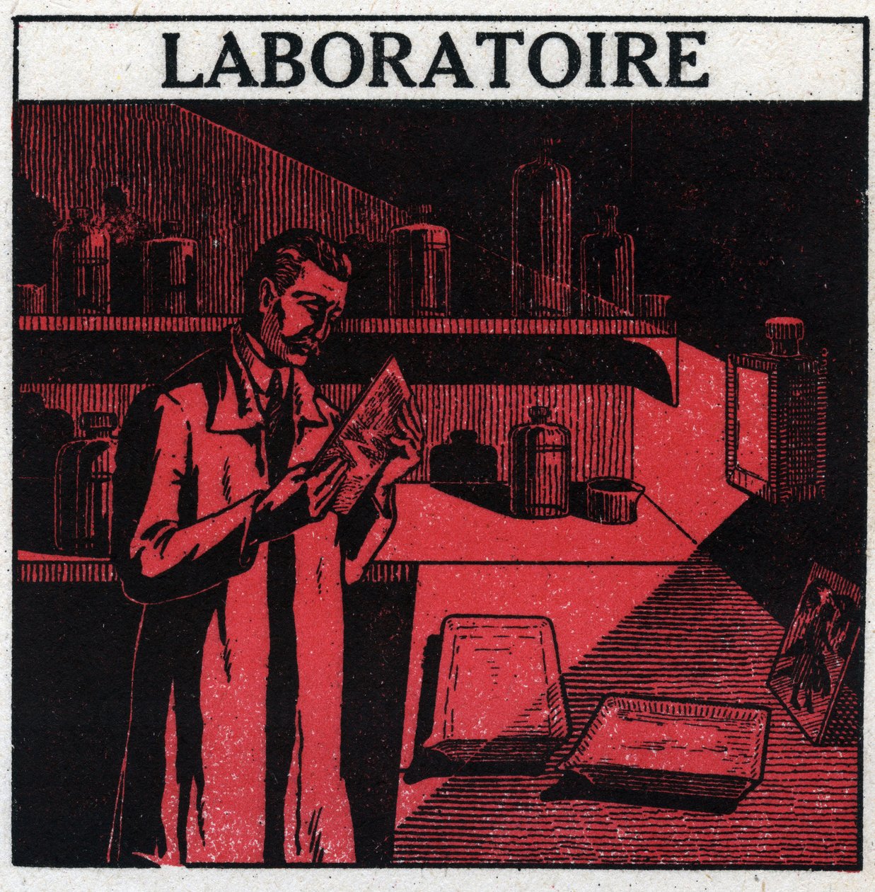 Valokuvaus: valokuvaaja laboratoriossaan kehittääkseen valokuvia. Anonyymi kuvitus vuodelta 1925. Yksityiskokoelma. tekijältä Anonymous Anonymous