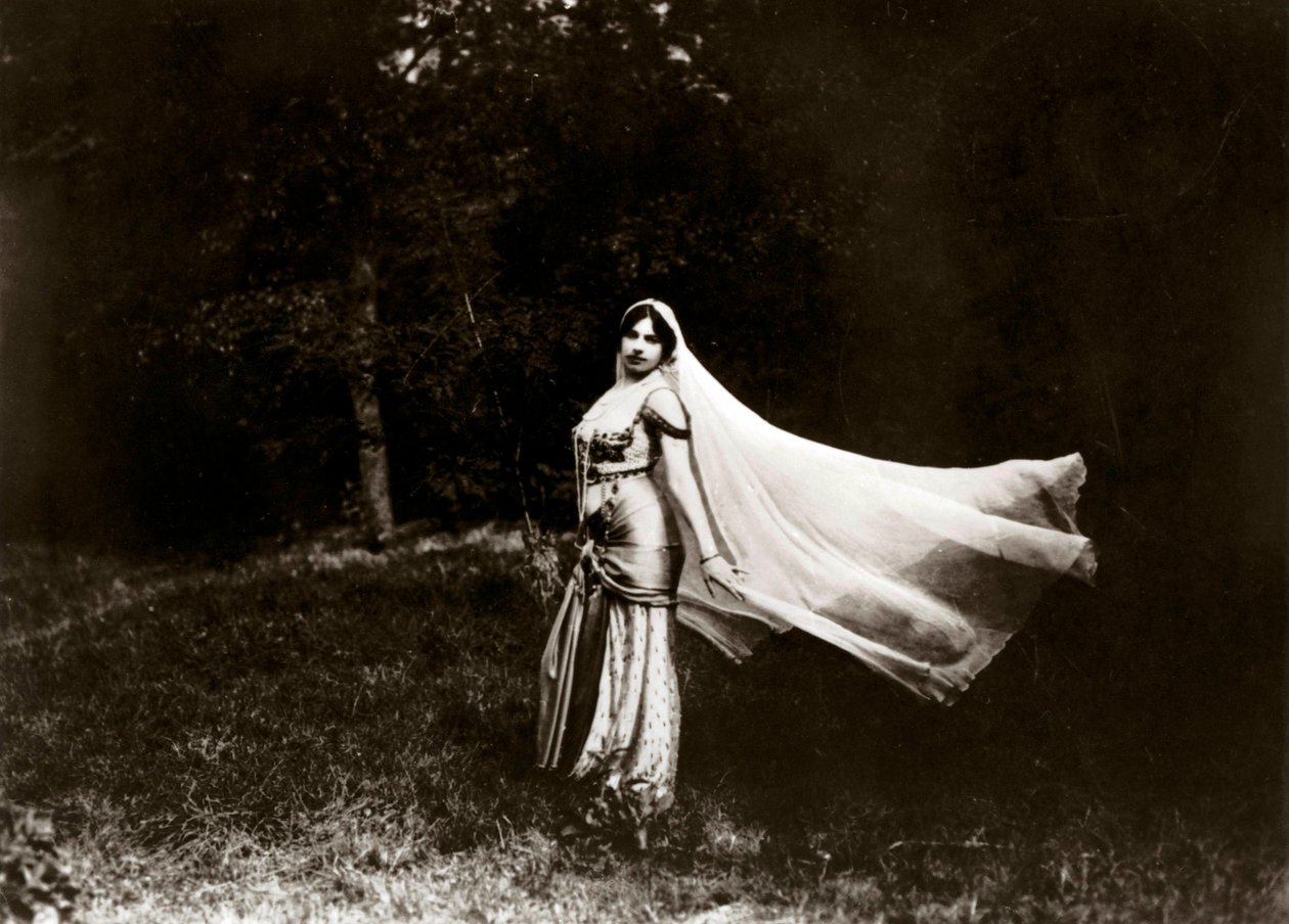 Muotokuva Margaretha Geertruida Zellesta, joka tunnetaan nimellä Mata Hari tekijältä Anonymous Anonymous