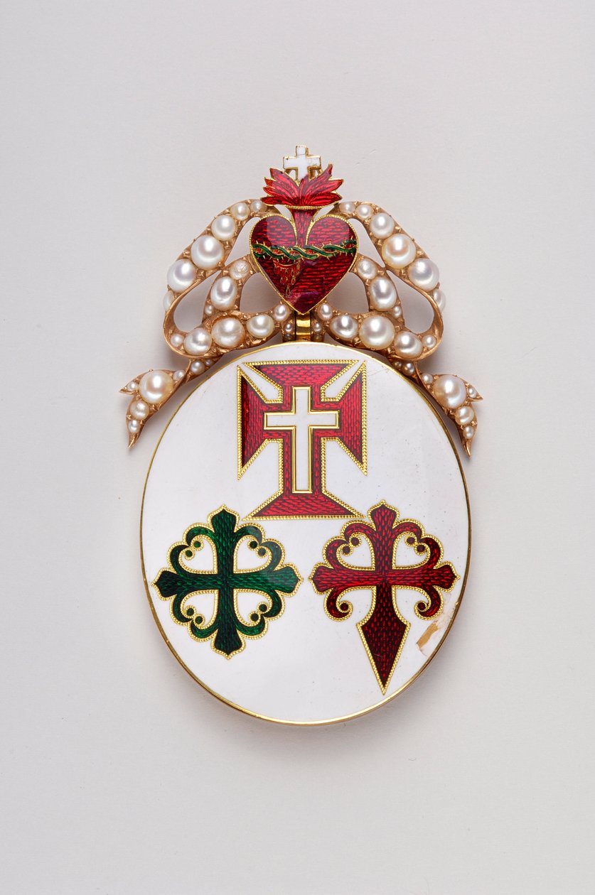 Portugali - Kolmen ritarikunnan suurristin nauha: Kolmen ritarikunnan suurristimerkki kuului luultavasti Maria II:lle Bragancelle (1819-1853), Portugalin kuningattarelle - Lady-malli - 1800-1850 - Kulta, jossa on Emals ja helmiä - H: 8 cm; L: 4,7 cm; Paino tekijältä Anonymous Anonymous