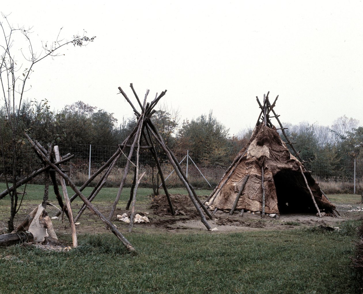 Reconstitution ng isang Gallic village tent. Archeodrome ng Burgundyfinn tekijältä Anonymous Anonymous